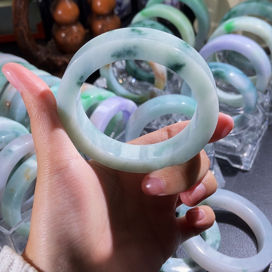 只****定制翡翠未镶嵌手镯