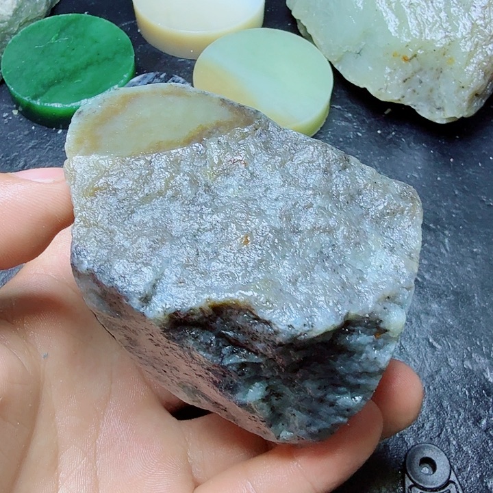 和田玉（糖玉）未镶嵌珠宝奇石