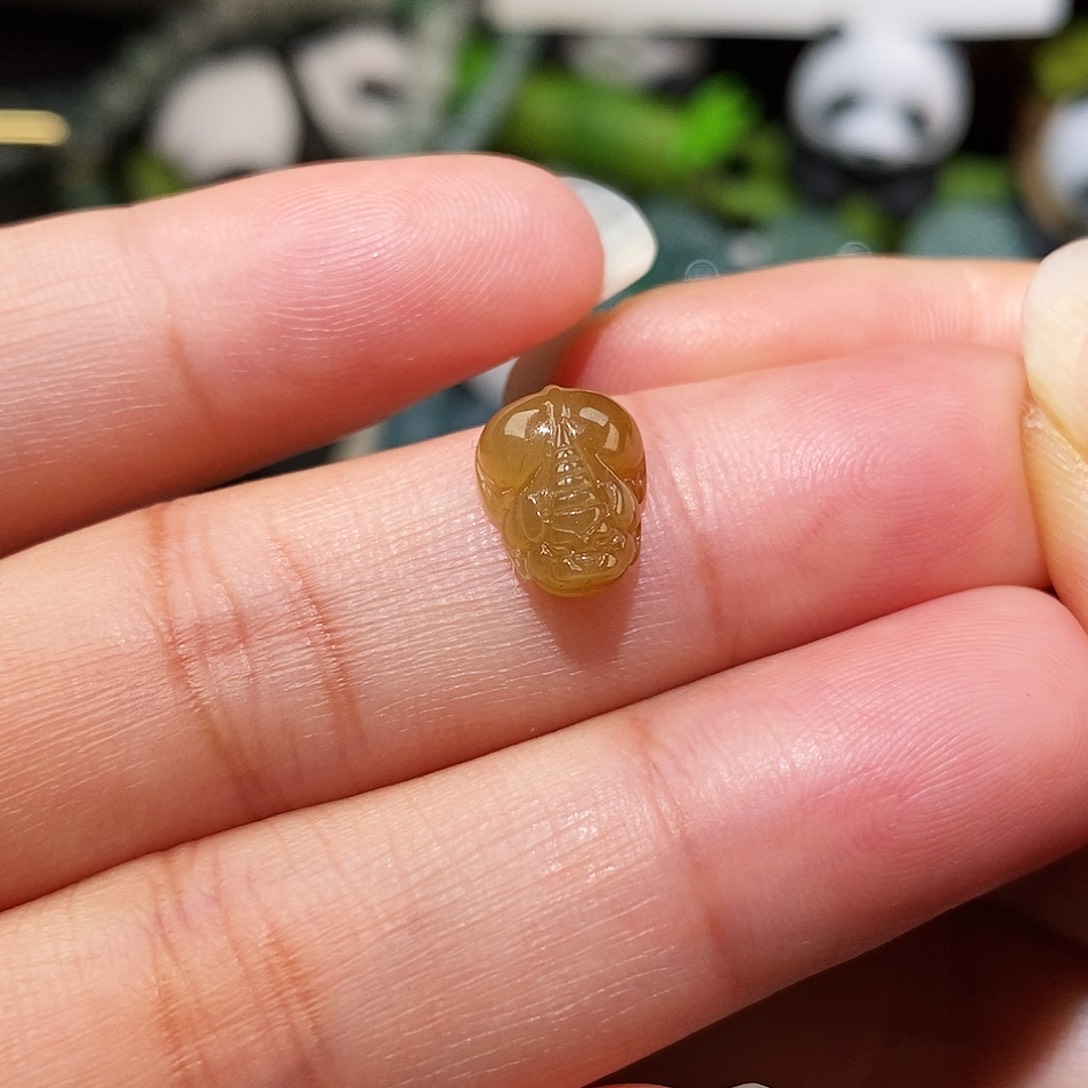 翡翠未镶嵌颈饰黄貔貅