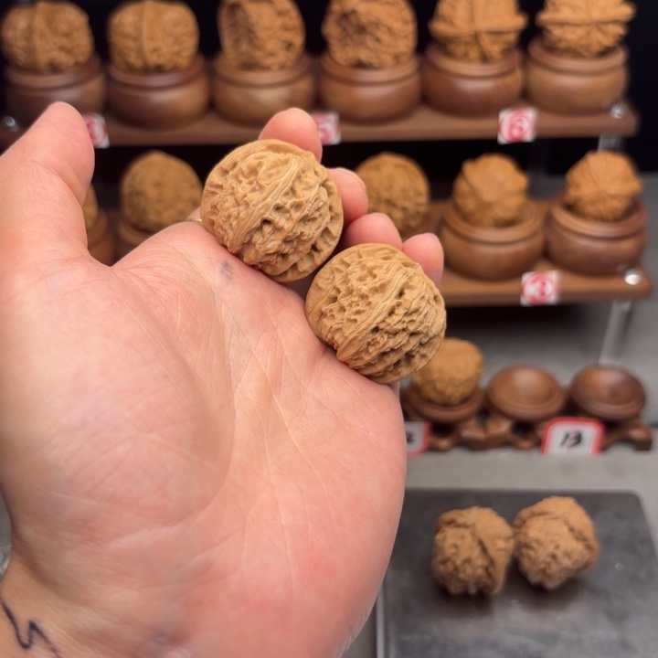 浓***酒文玩核桃吊坠白狮子35