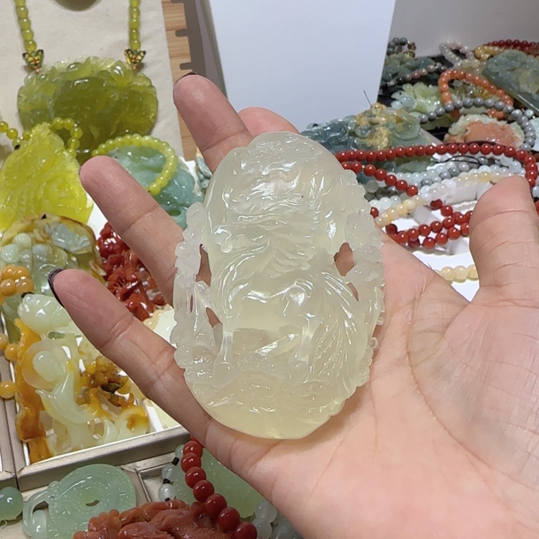 未镶嵌蛇纹石玉吊坠小**碟