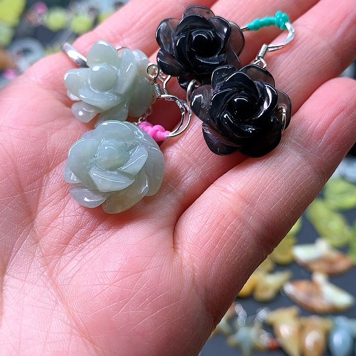 蛇纹石玉耳饰未镶嵌