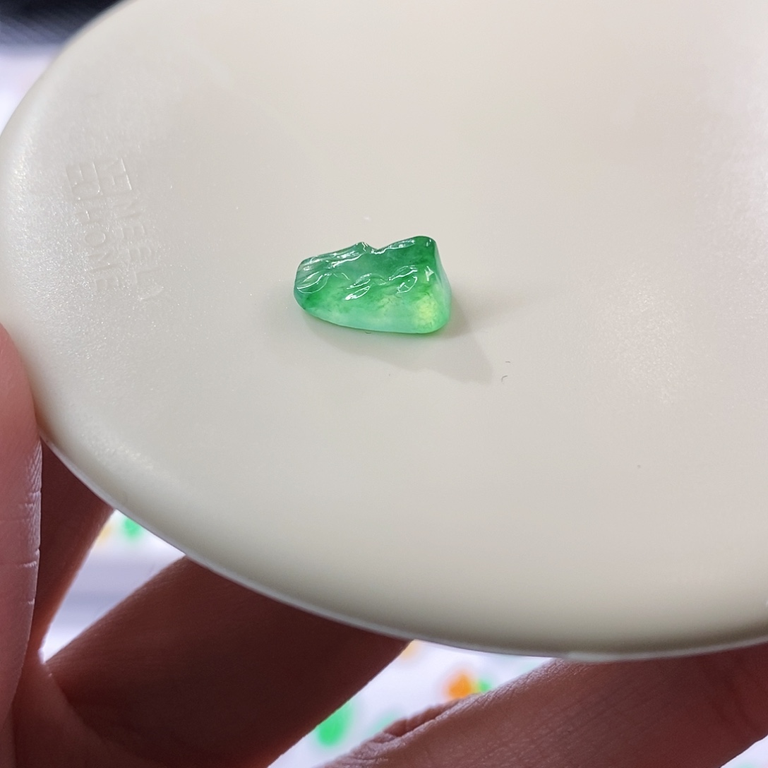 颈饰未镶嵌翡翠青山绿水