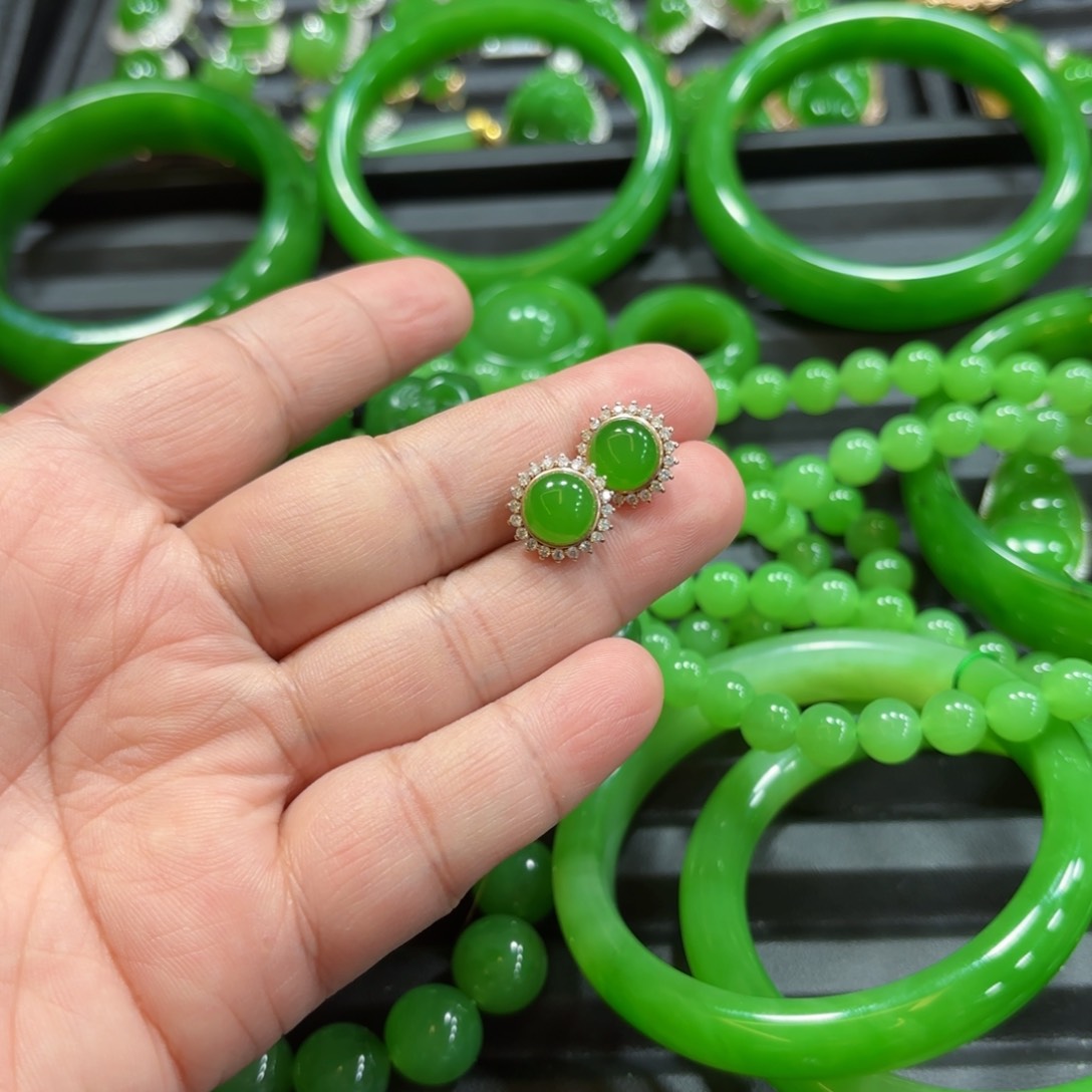 和田玉耳饰18K金镶嵌