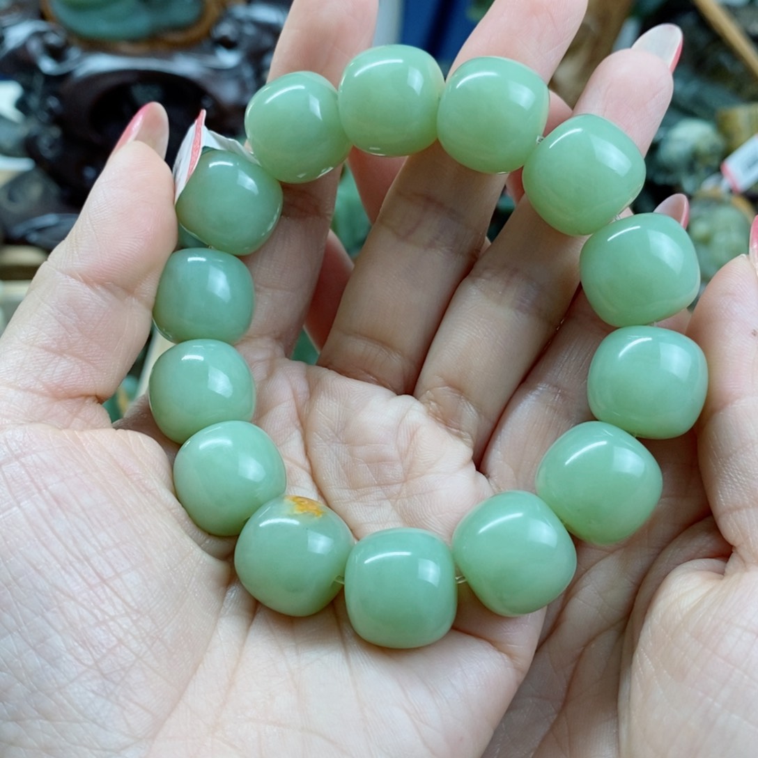 透闪石质玉手链未镶嵌T***k