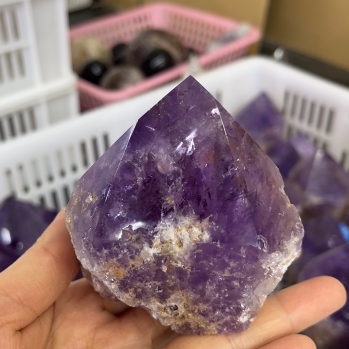 水晶珠宝半成品未镶嵌紫晶柱