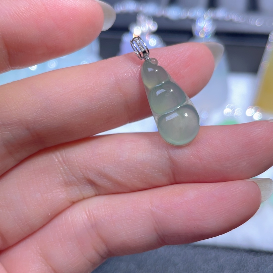 翡翠18K金镶嵌颈饰翡翠