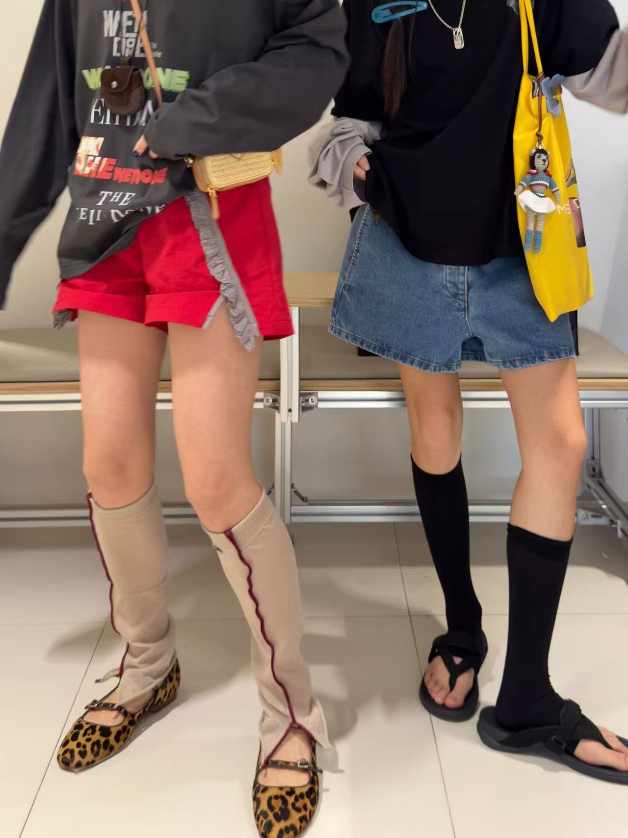 theenes设计师品牌2025夏季新款百搭叠界撞色腰头拼接花边热裤红