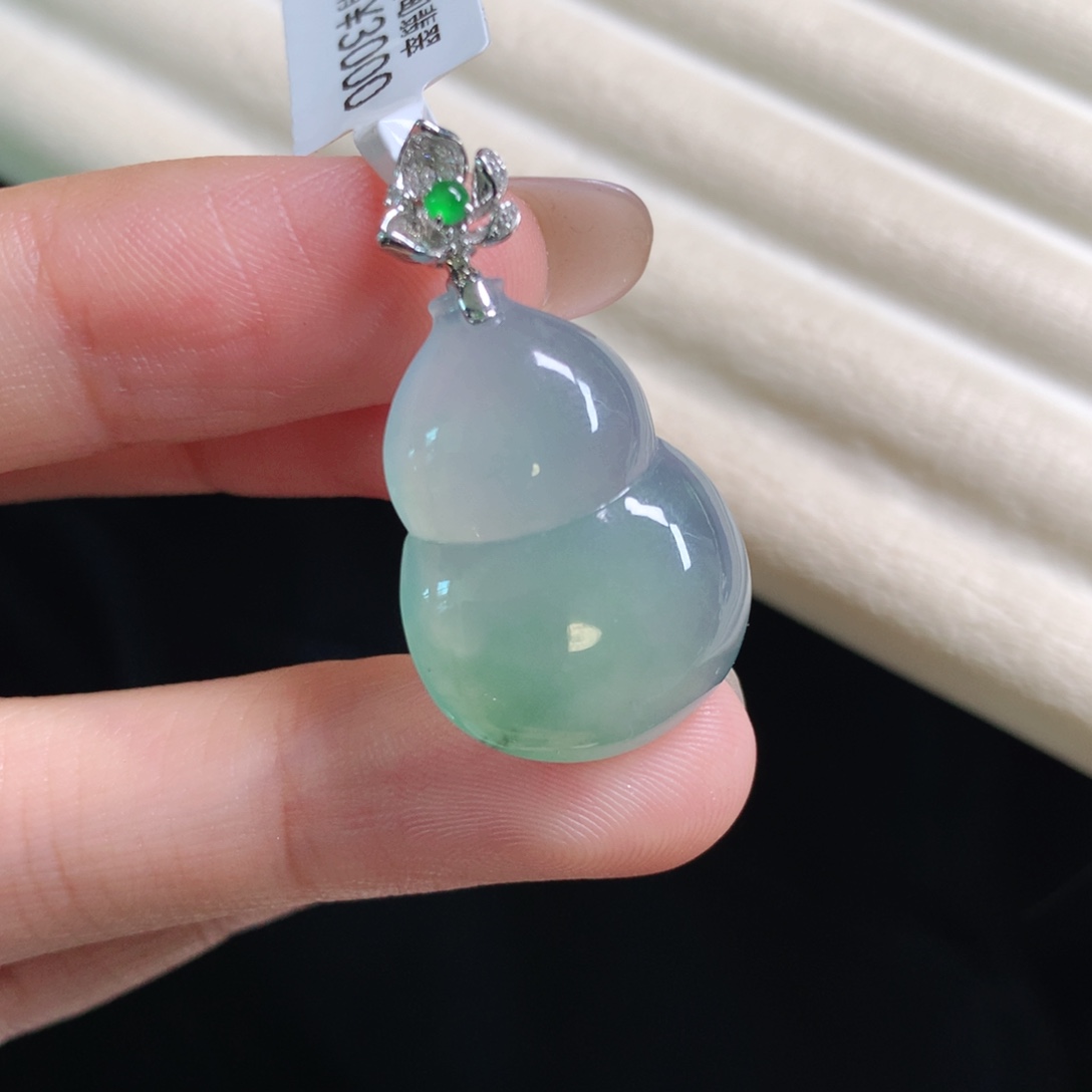 翡翠颈饰18K金镶嵌葫芦