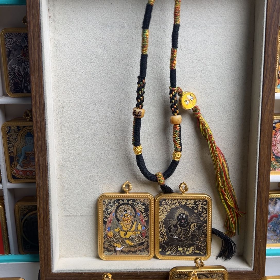 爱***师吊坠双面定制 黑C黄C