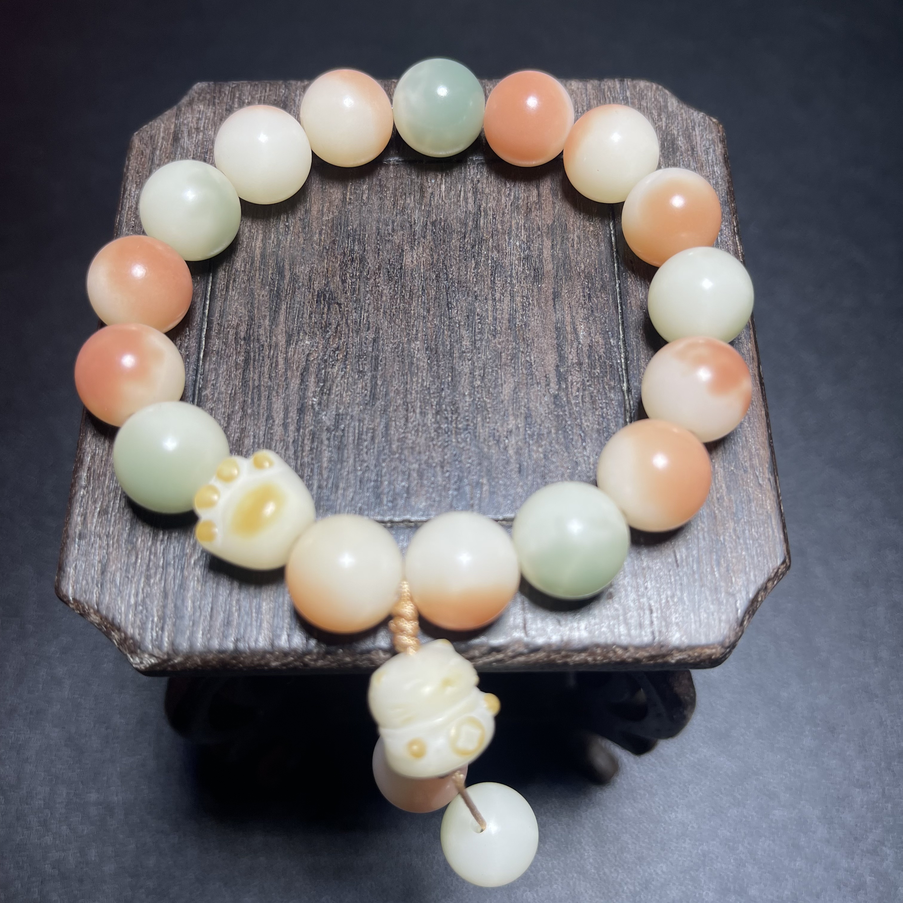 M113 多彩菩提带莲花 12mm （无礼盒）