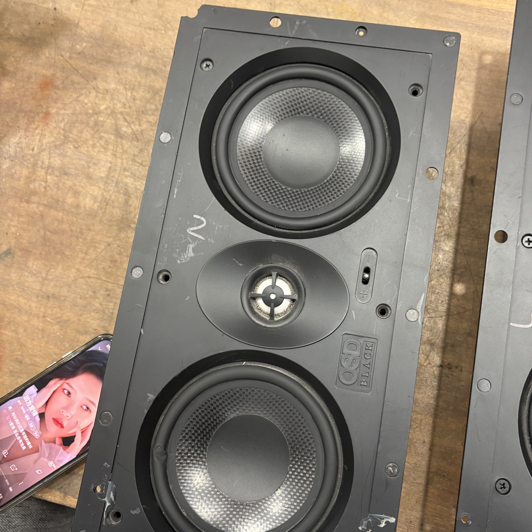 8新  二手2号嵌入式中置音响，有瑕疵，运费自理，不支持无理由退换
