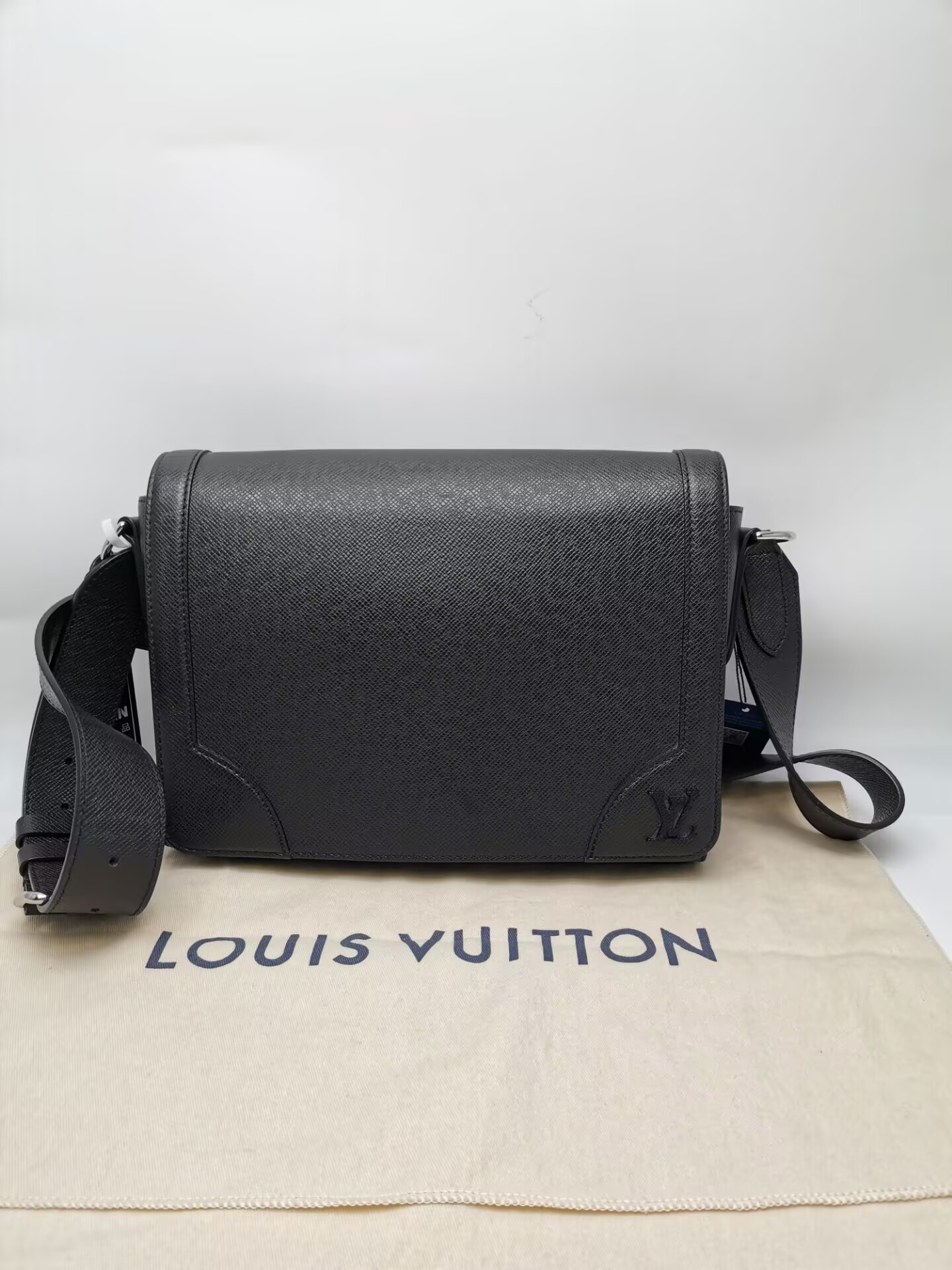 99新 LouisVuitton/路易威登 98新 17090 LV全皮LOGO翻盖邮差包