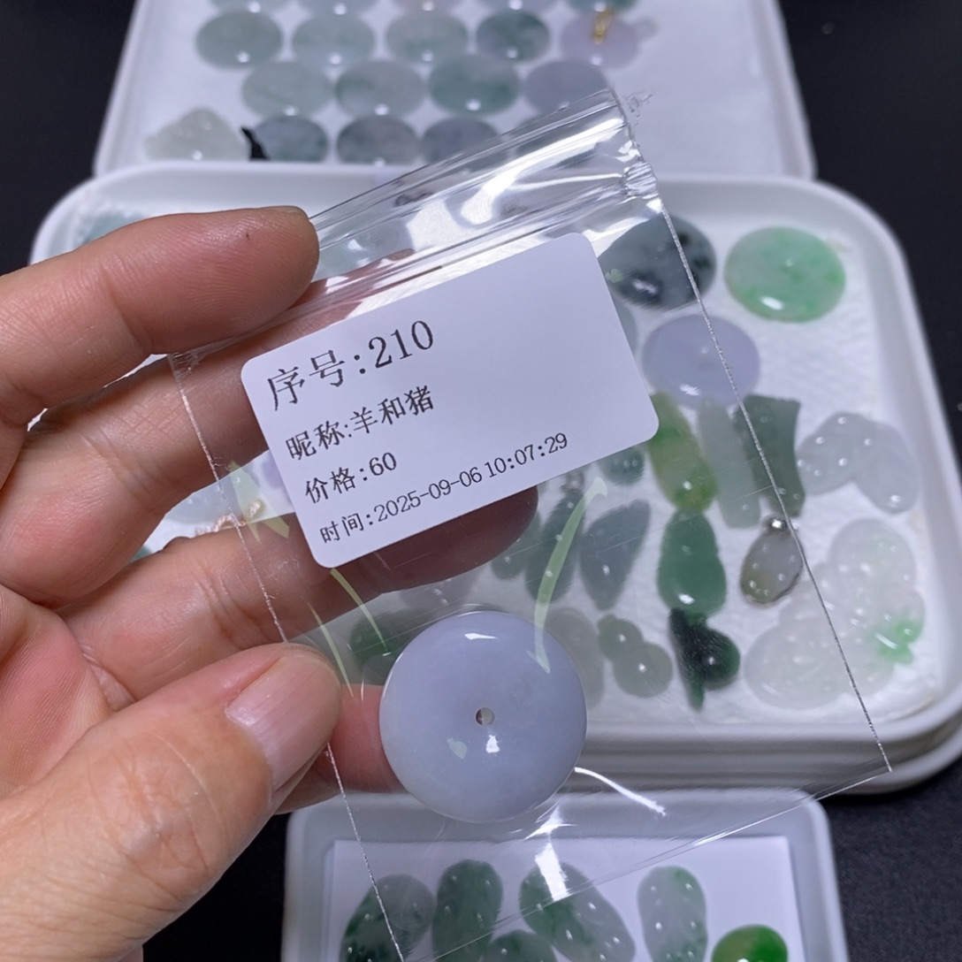 羊***猪吊坠(不含链)未镶嵌翡翠