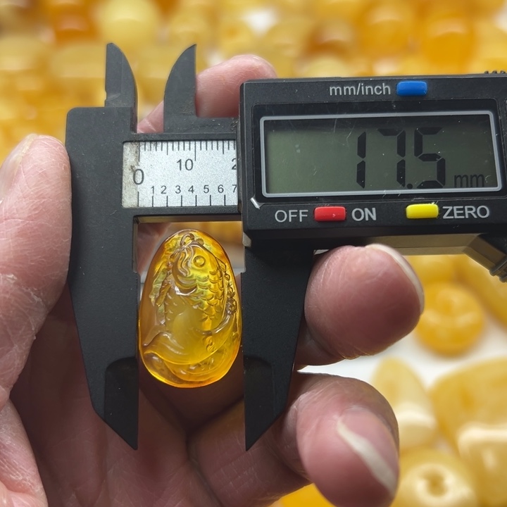 琥珀（矿物珀）未镶嵌裸石