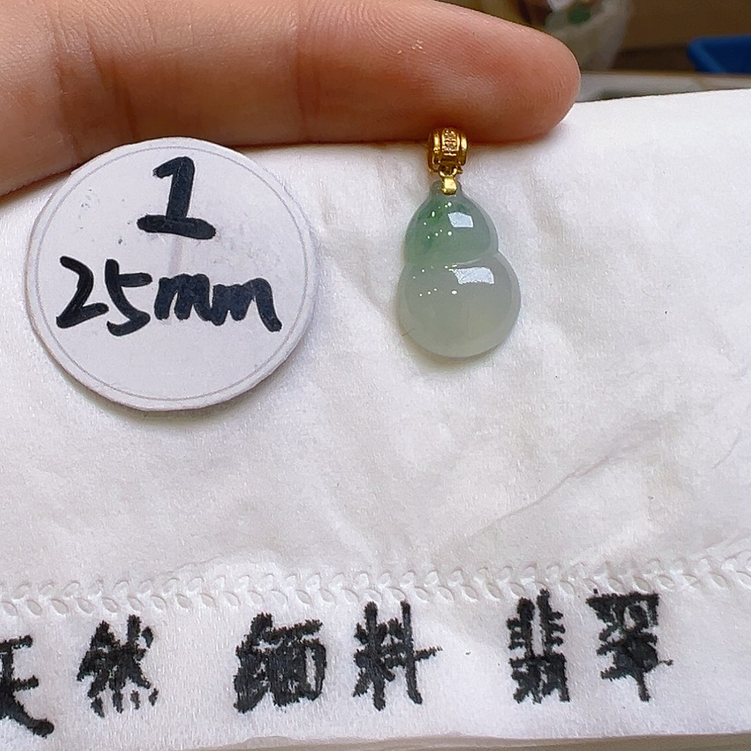 翡翠颈饰18K金镶嵌翡翠
