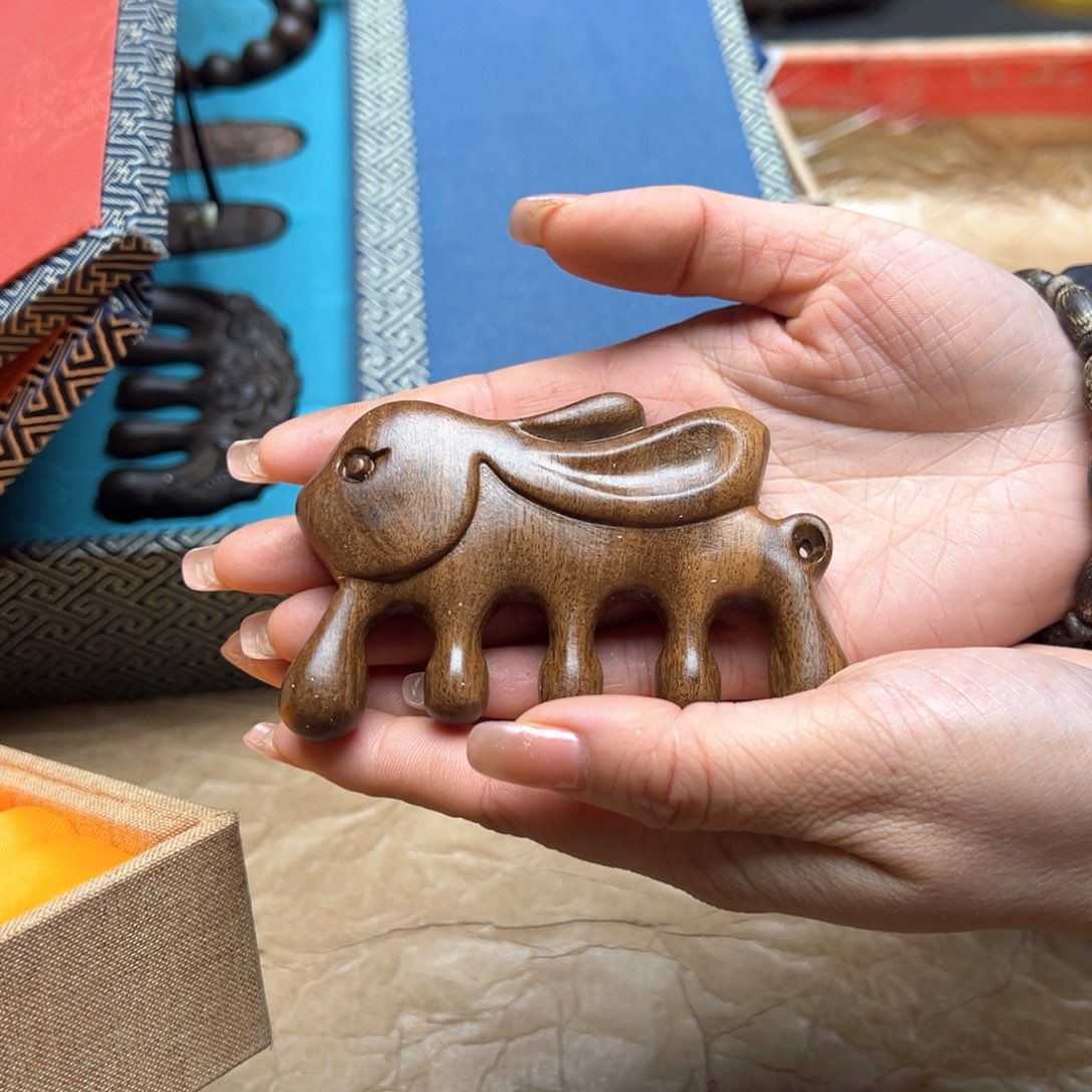 大叶紫檀（黑酸枝木类）