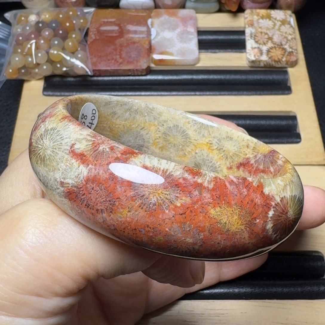 硅化玉58红黄绿大花，双面花色未镶嵌