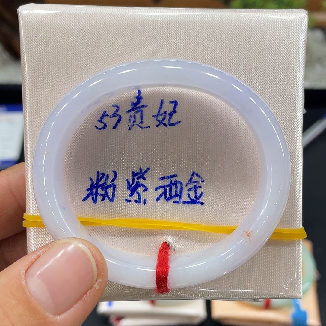 翡翠手镯未镶嵌翡翠