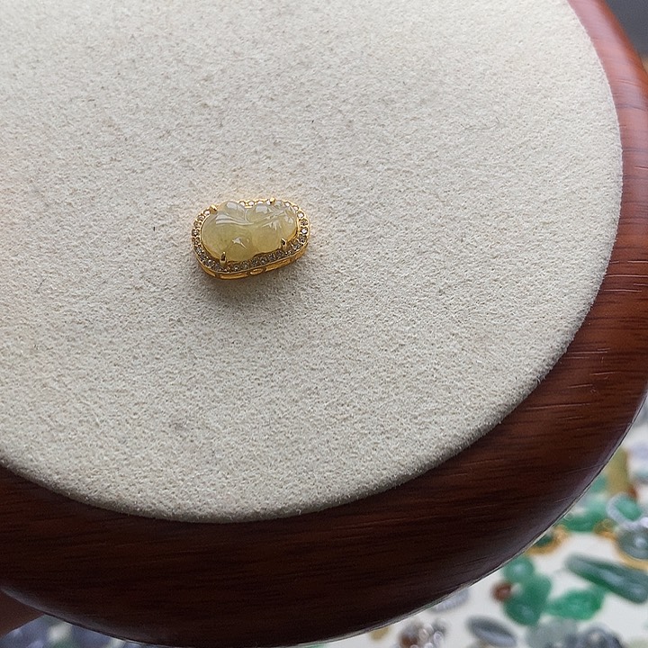 翡翠未镶嵌颈饰金鱼路路通