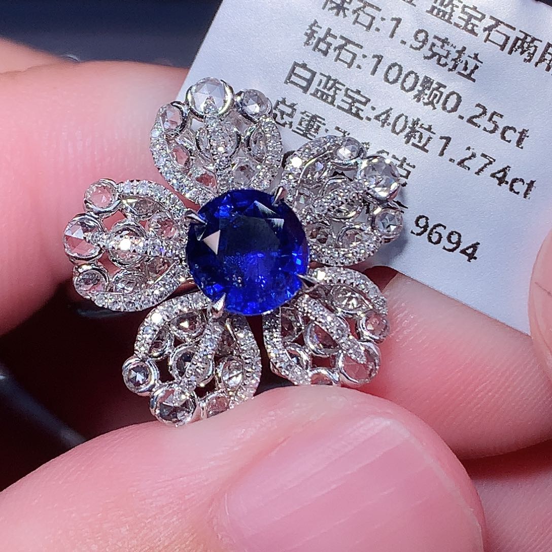 戒指蓝宝石18K金镶嵌