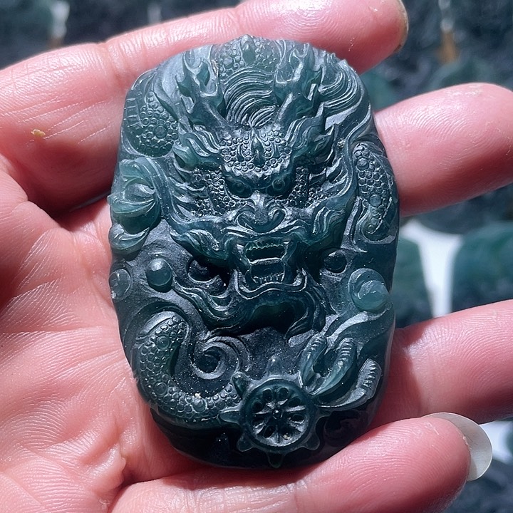 定制翡翠未镶嵌龙