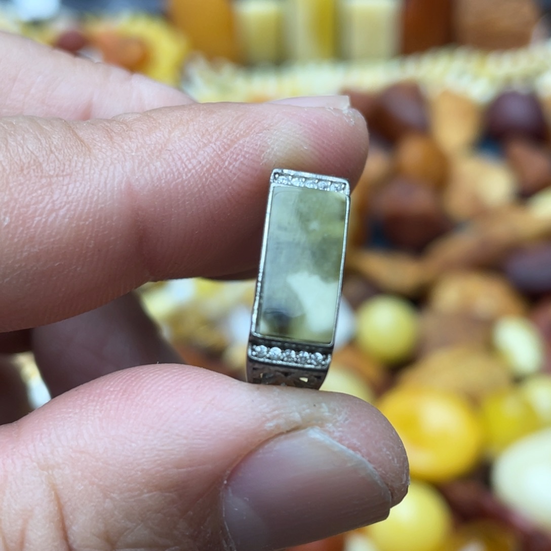 蜜蜡颈饰银S925镶嵌蜜蜡戒指