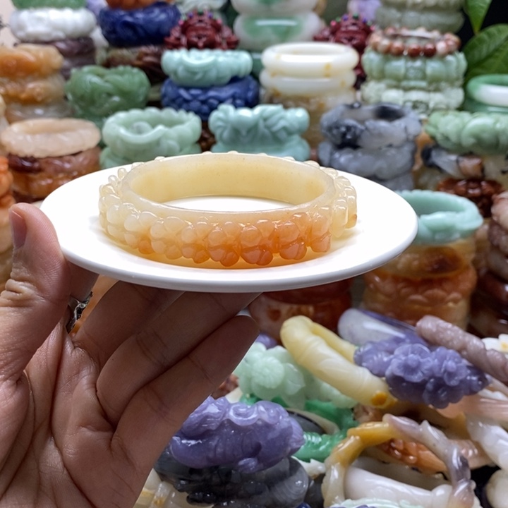 石英岩玉未镶嵌手镯圈口64