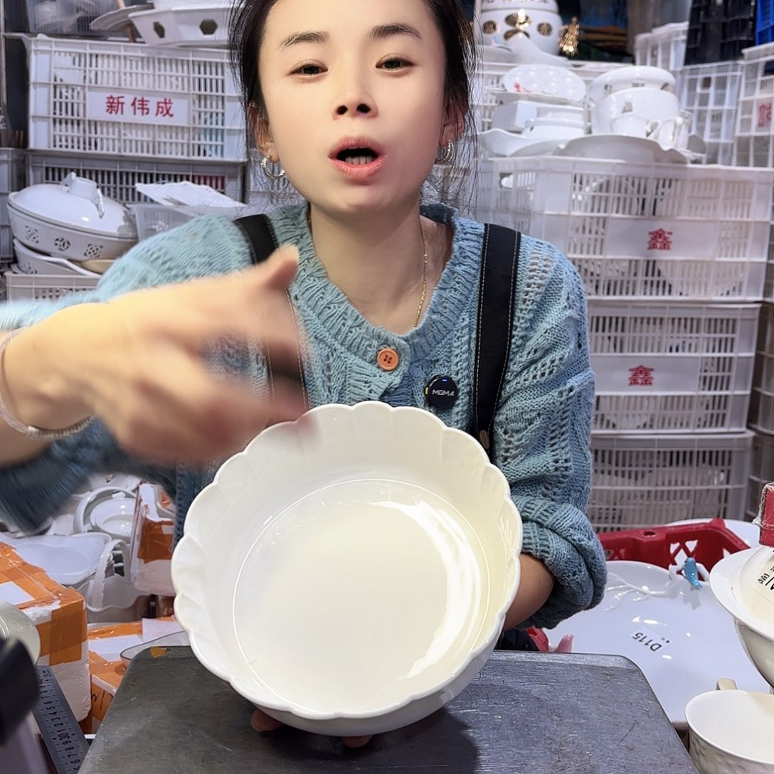 盘微瑕产品………两个沙拉碗