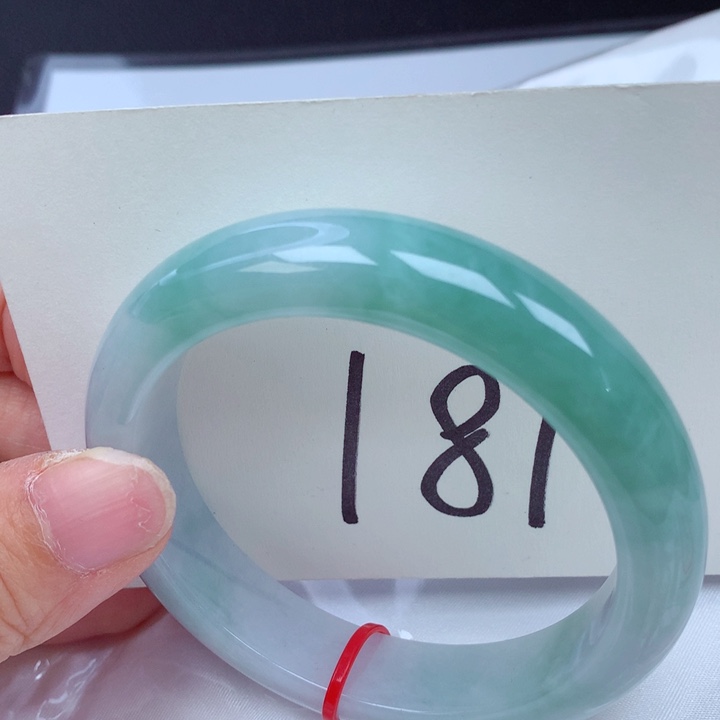 翡翠手镯未镶嵌翡翠