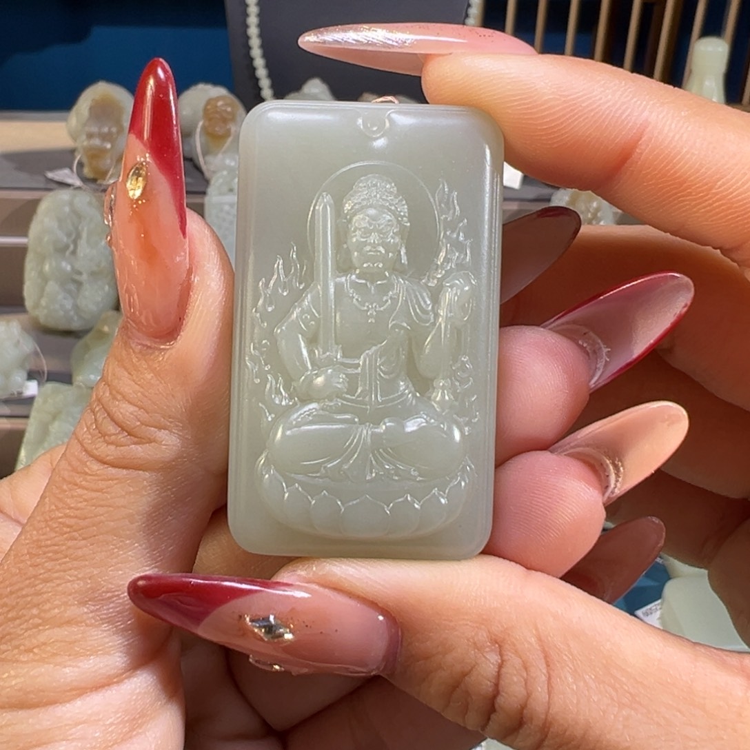 用***4和田玉（糖玉）未镶嵌颈饰