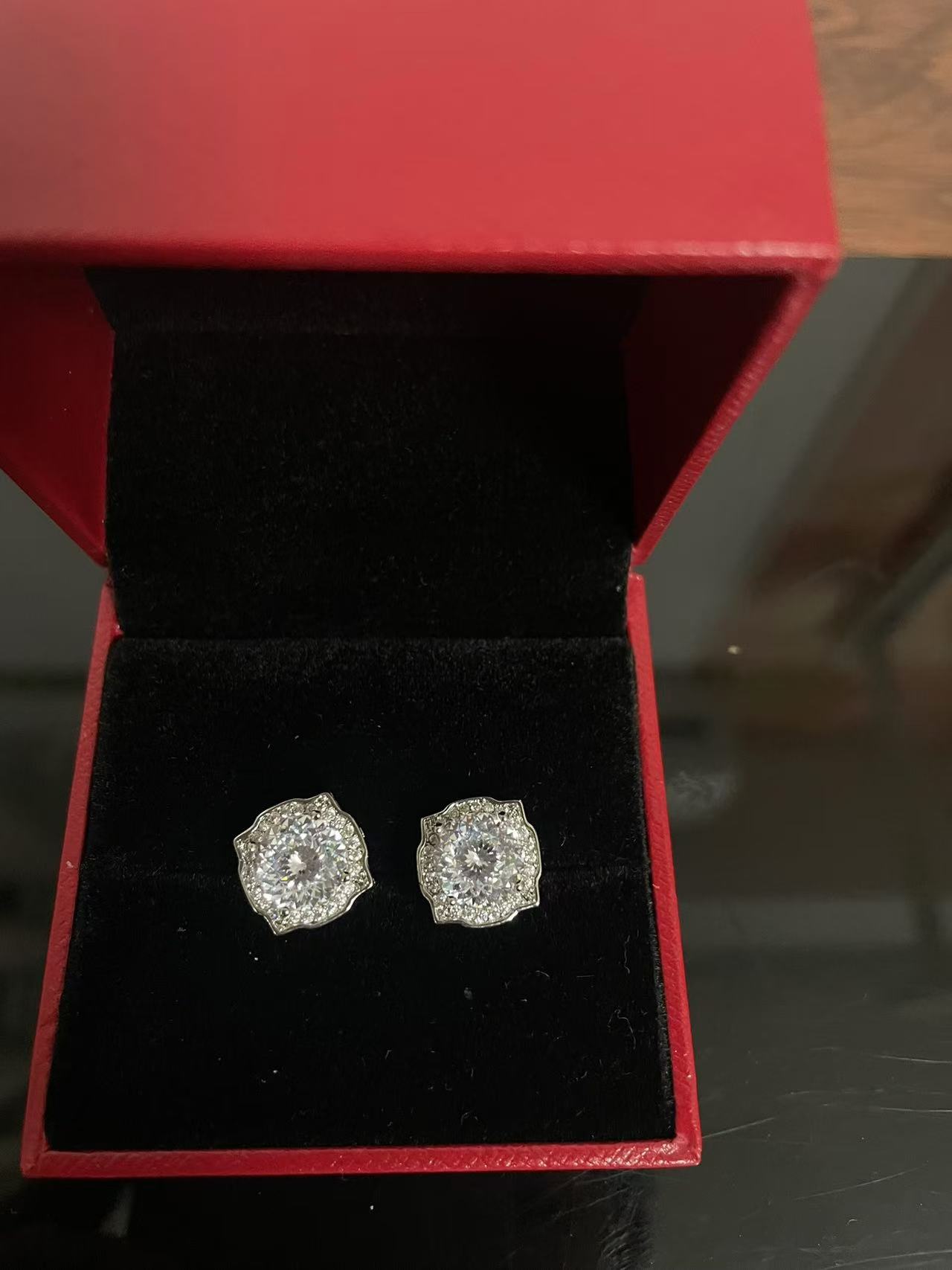 【米米甄选 绚丽多彩】 白色耳钉 B-508