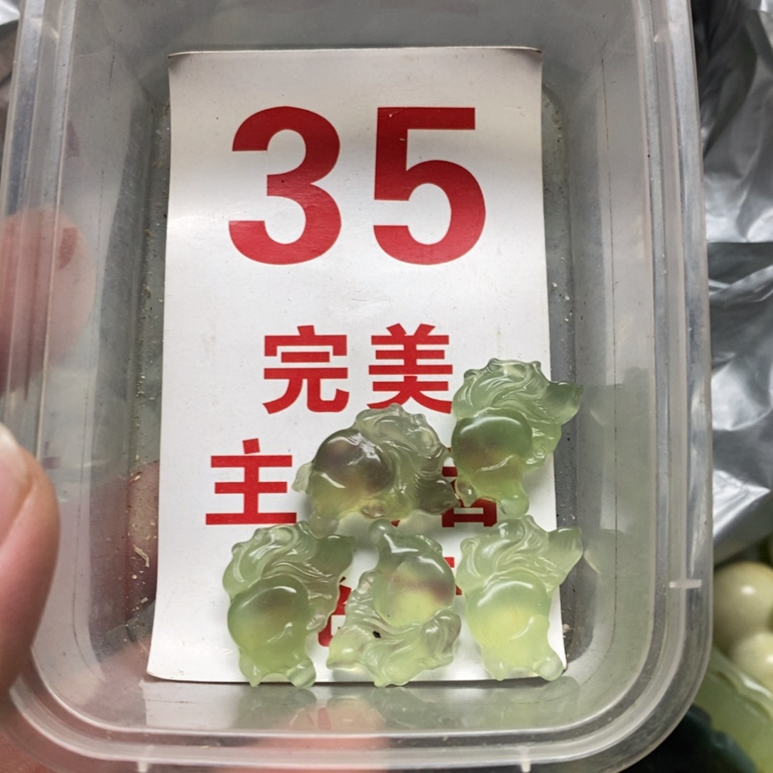 蛇纹石玉挂坠未镶嵌