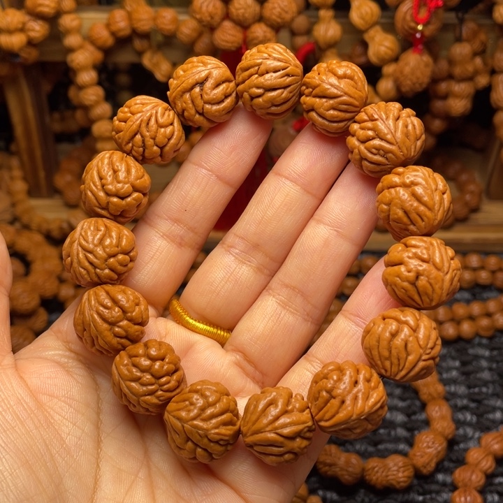 木质类龙纹桃枭挂件