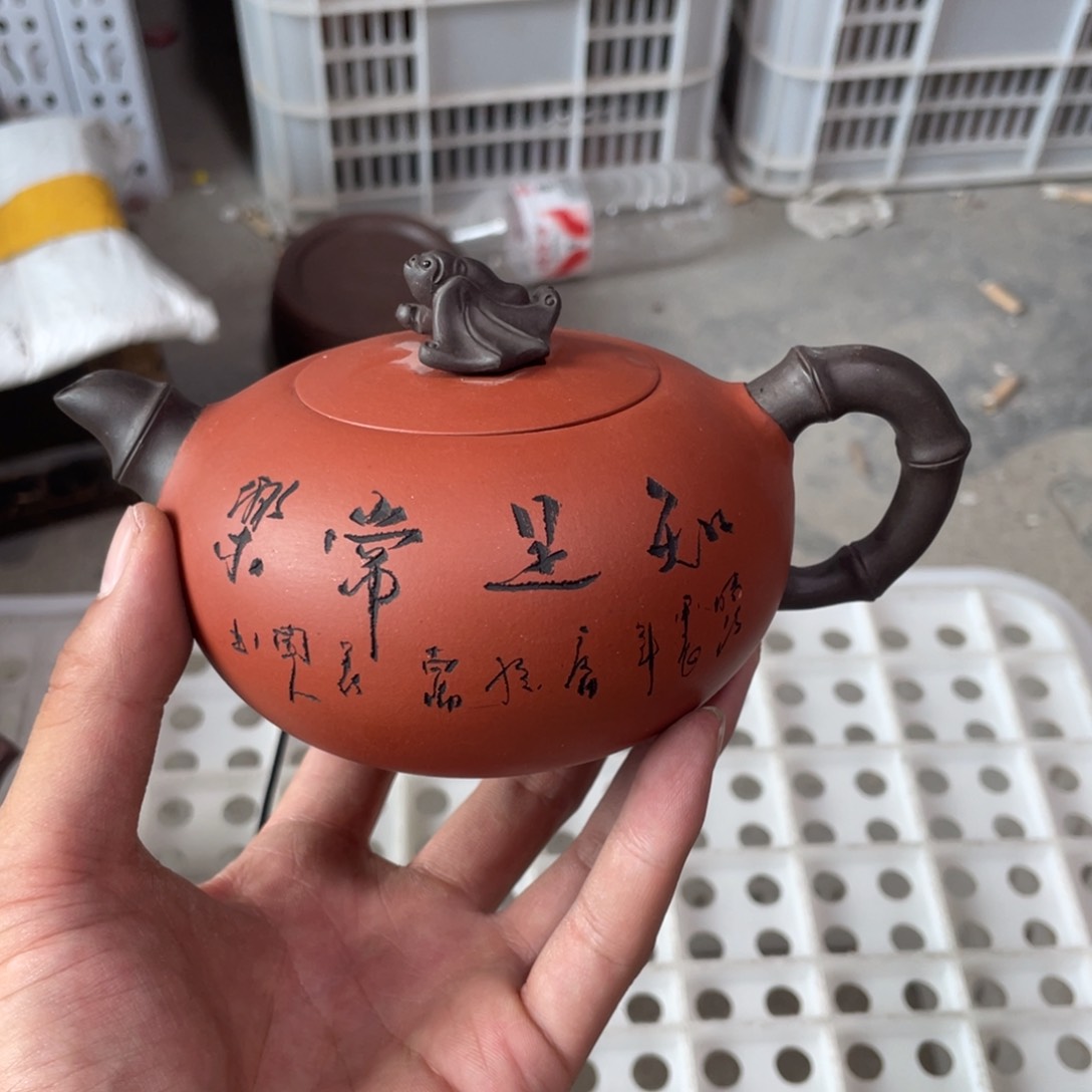 茶壶紫砂老厂紫砂壶一件。