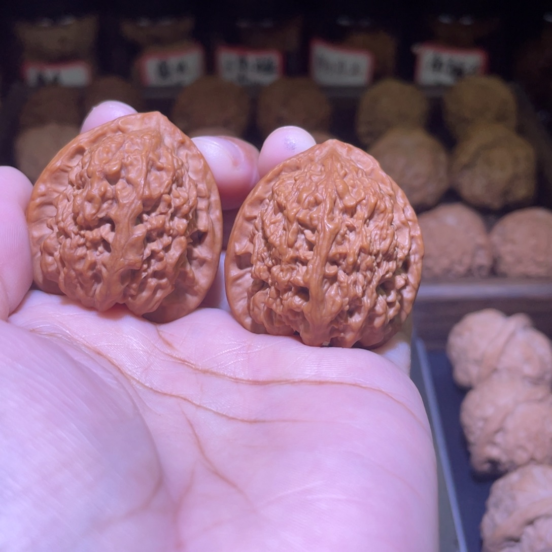 孙***洋文玩核桃把件蚂蚁沟