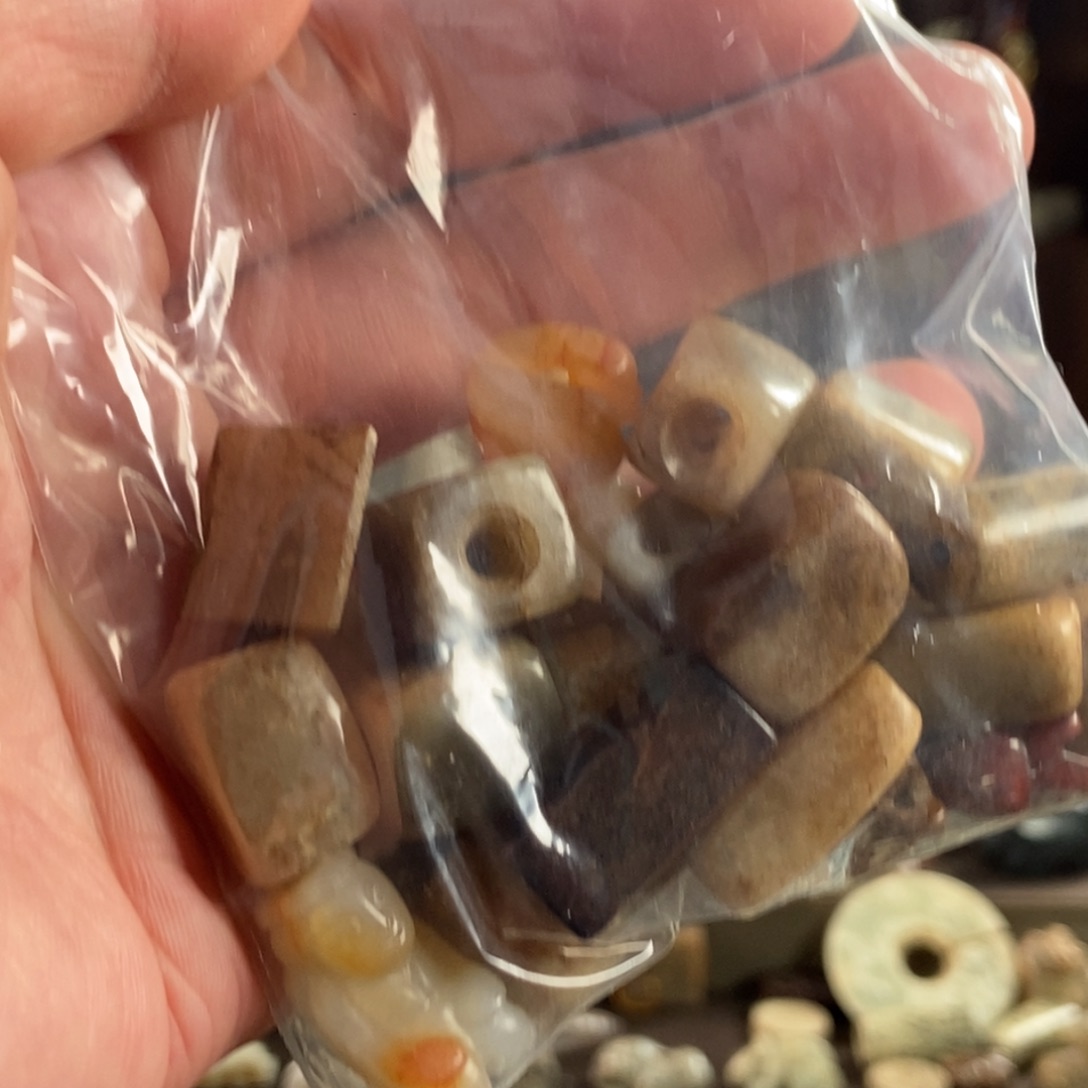 和田玉挂件未镶嵌嘎****）