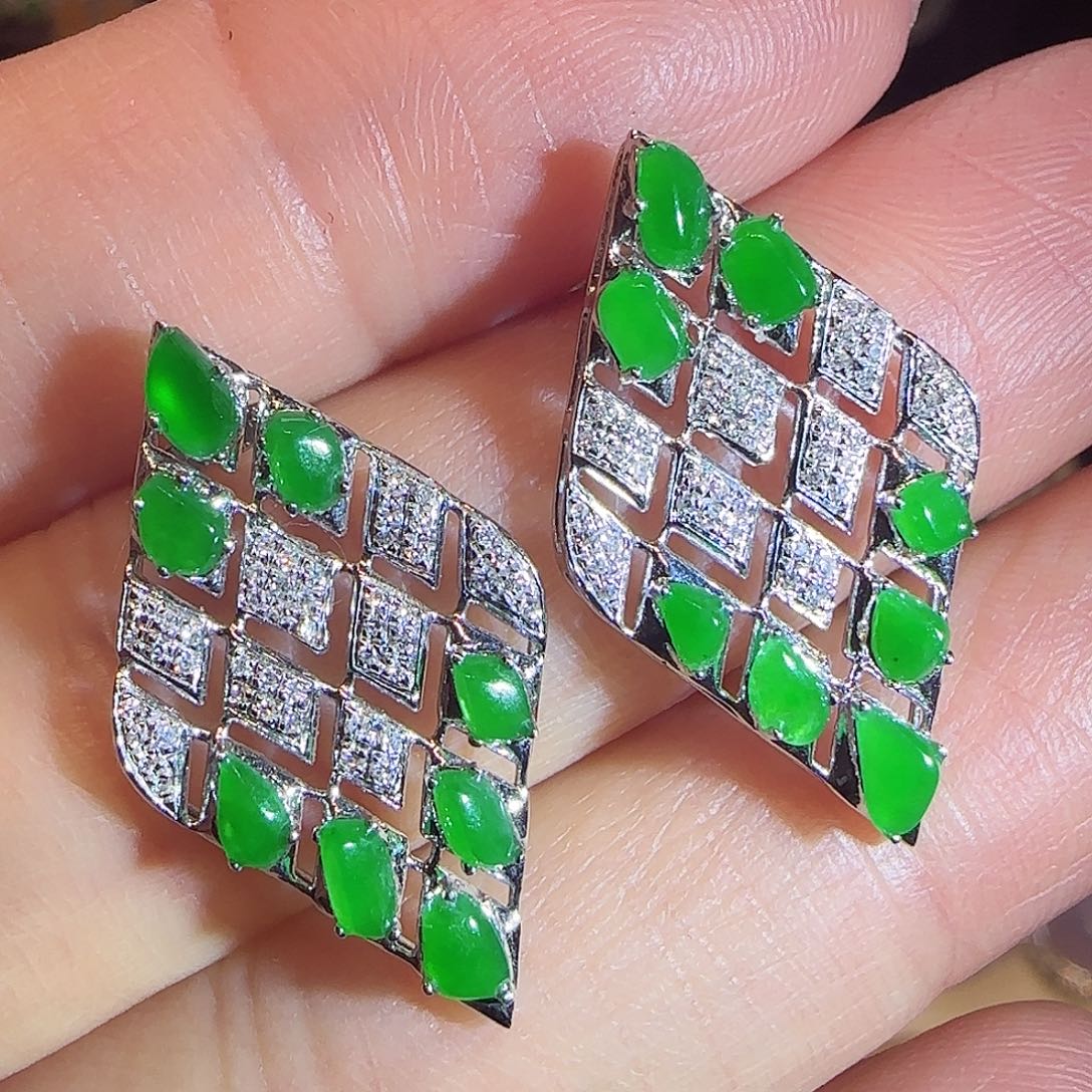 翡翠耳钉18K金镶嵌水滴