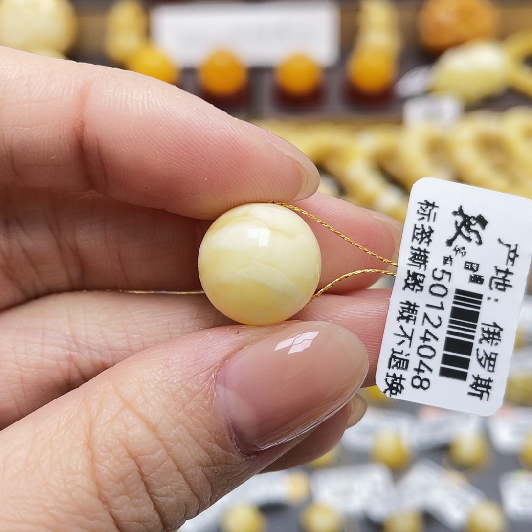 琥珀裸石未镶嵌名**下蜜蜡圆珠13.3mm微瑕