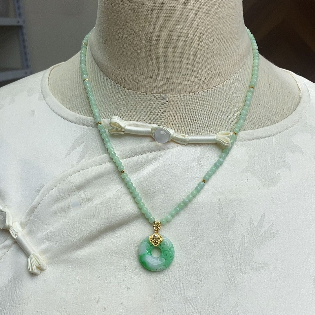 翡翠颈饰未镶嵌天然