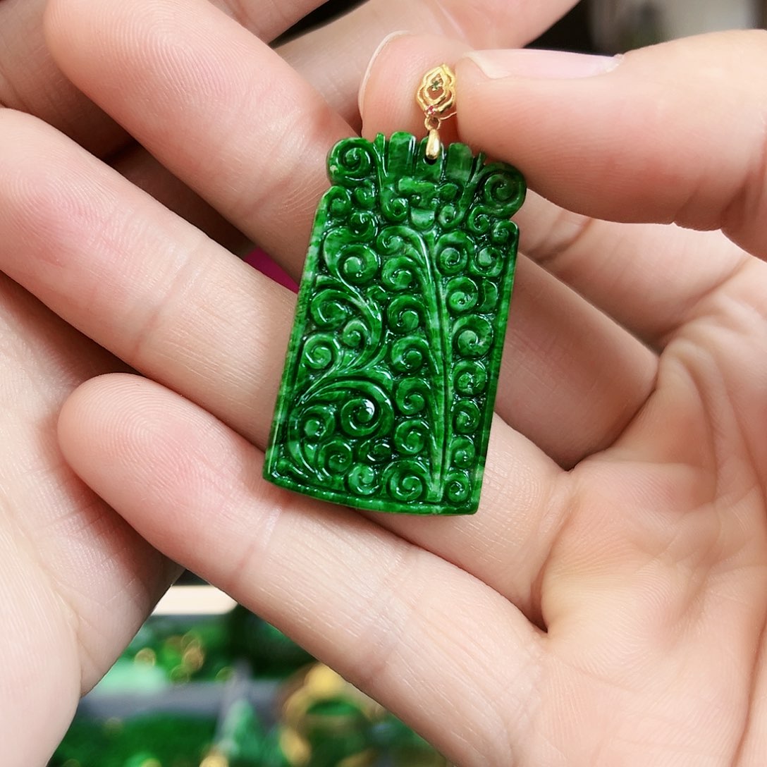 翡翠颈饰18K金镶嵌吊坠