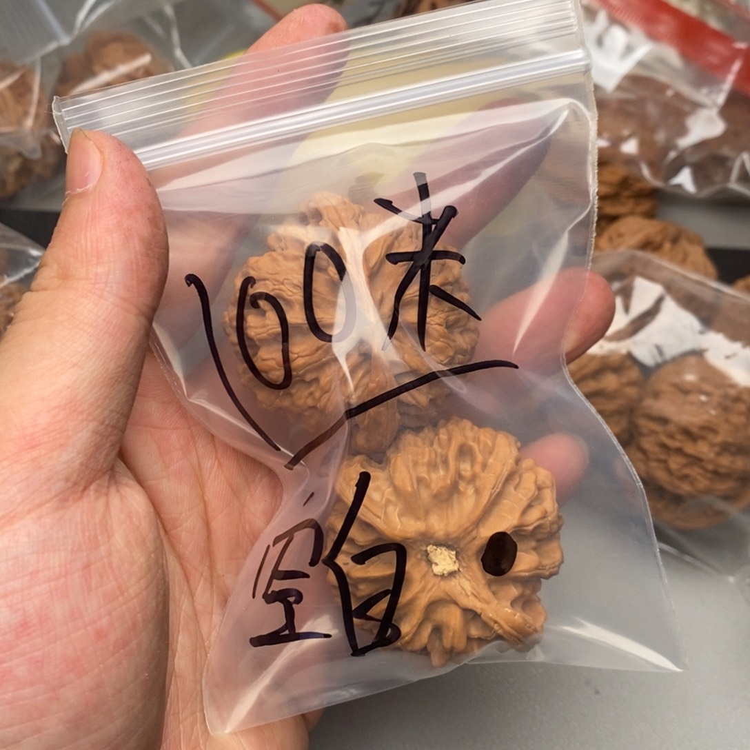 文玩核桃把件.苹果园