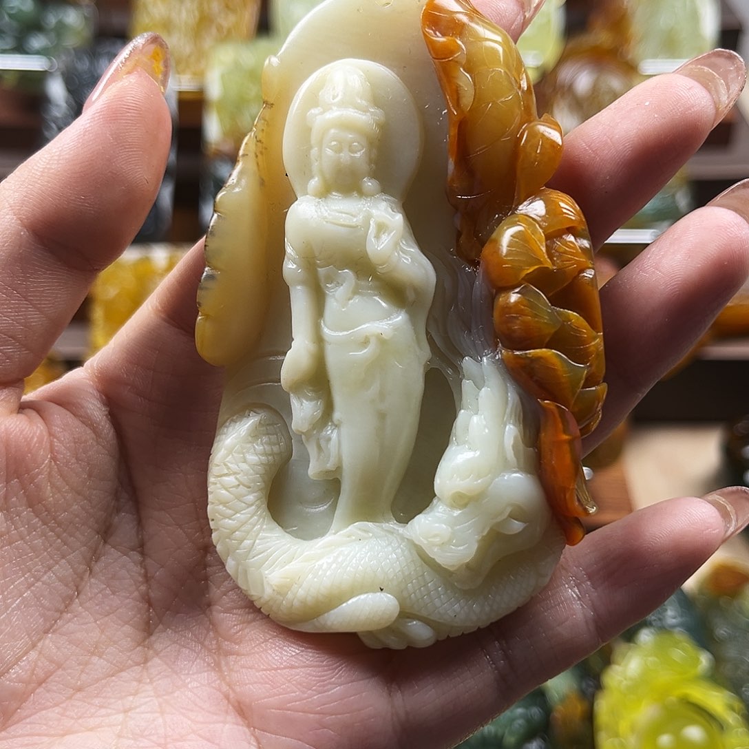未镶嵌蛇纹石玉颈饰