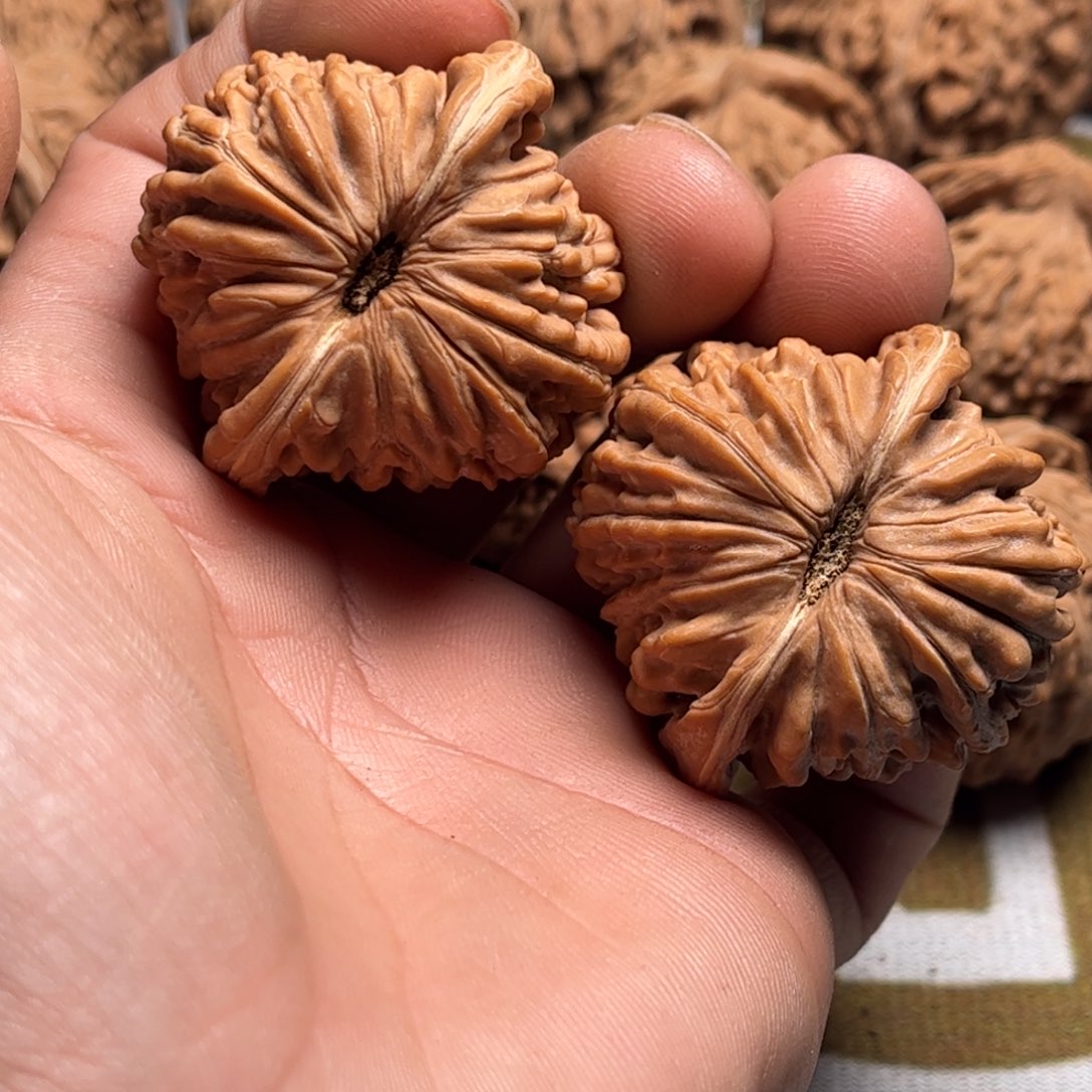 张***。吊坠文玩核桃四座楼