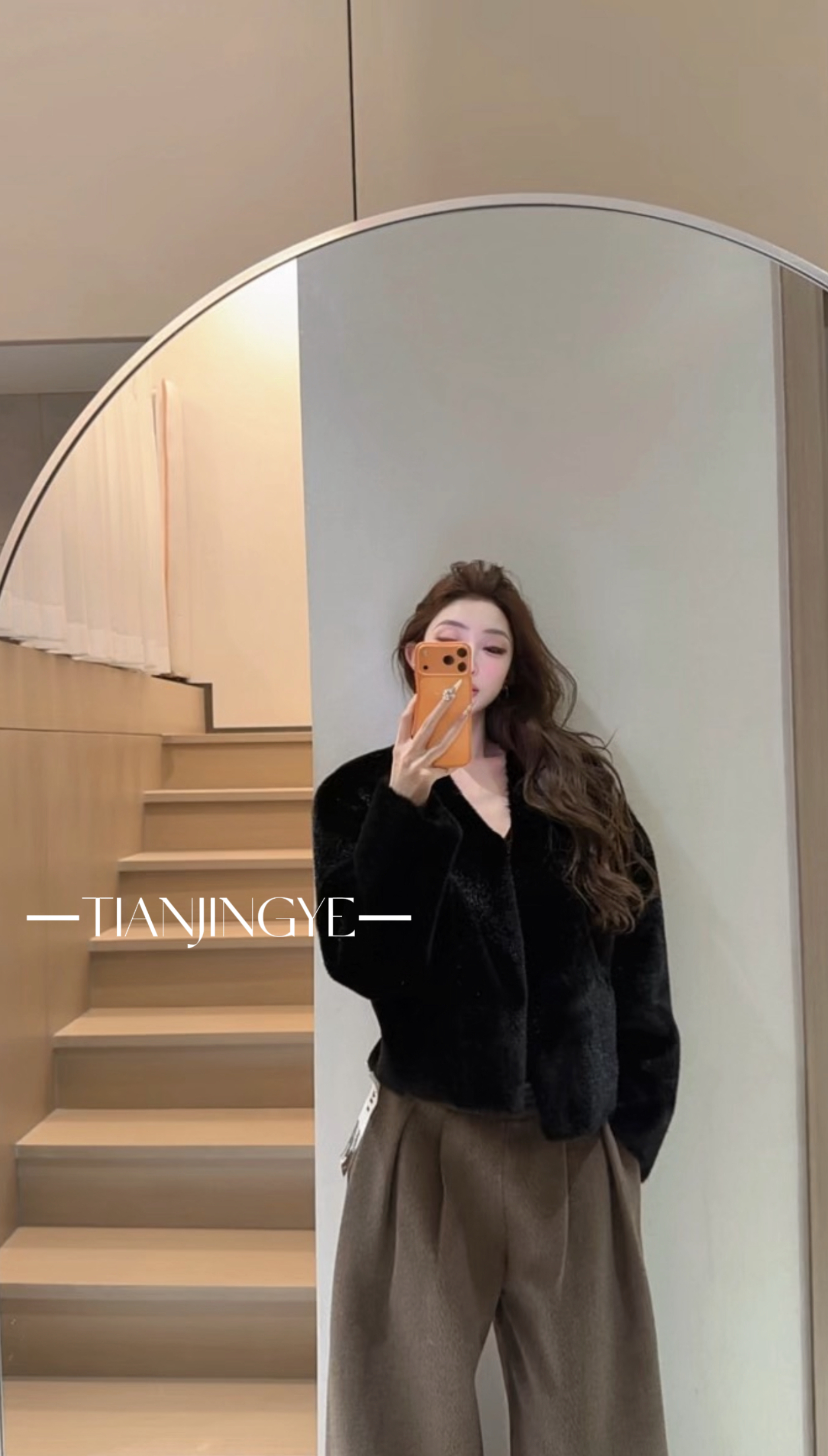 JINGYE/25~冬季新款设计感黑色短毛毛宽松短款外套