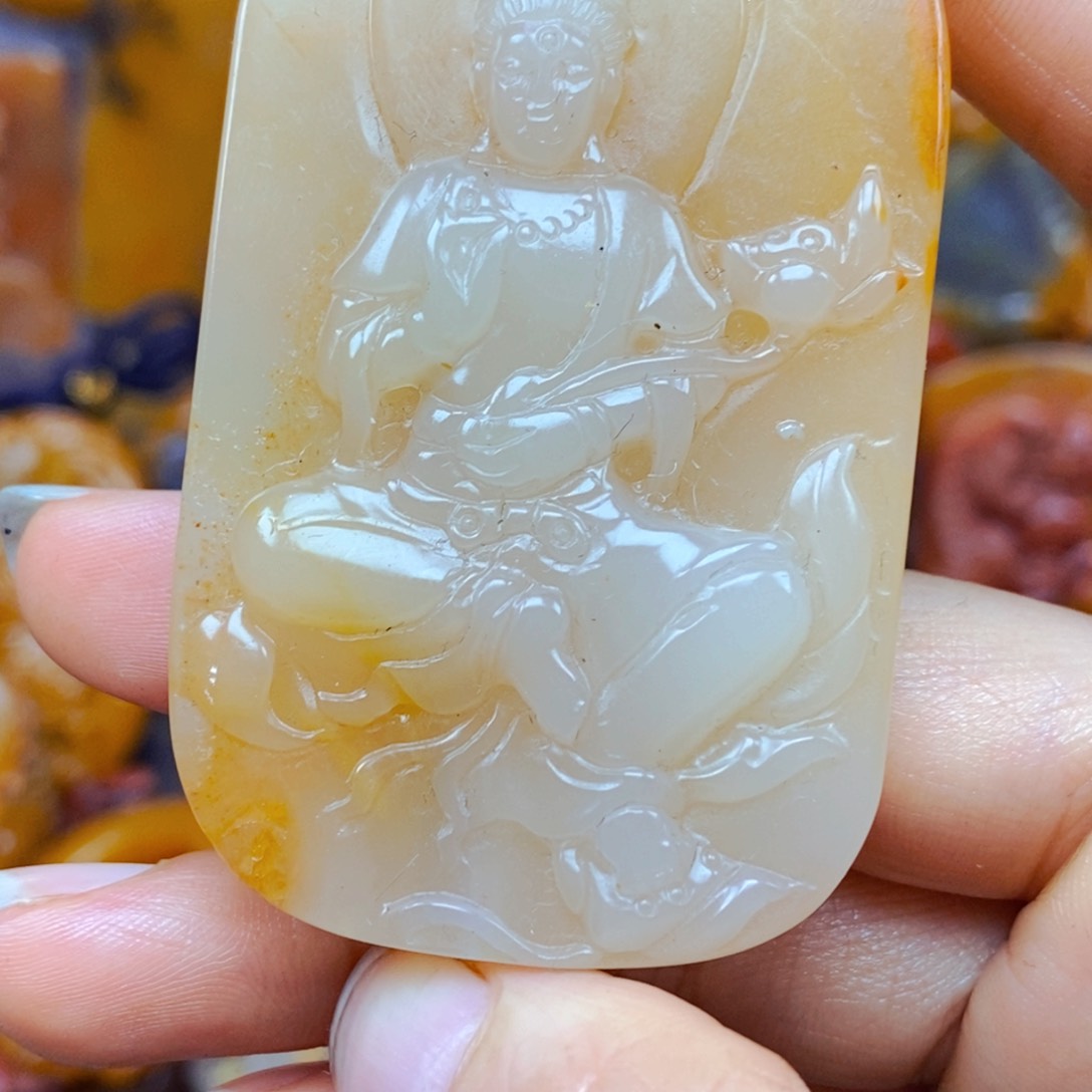 未镶嵌石英质玉（黄龙玉）颈饰