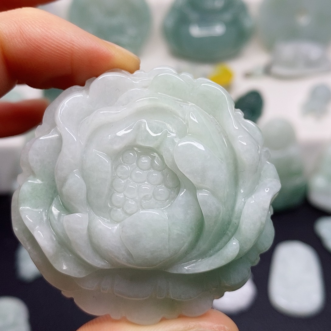 翡翠颈饰未镶嵌吊坠