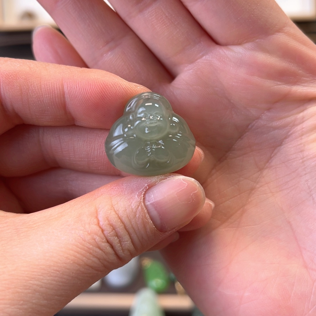 和田玉颈饰未镶嵌高冰抱抱佛