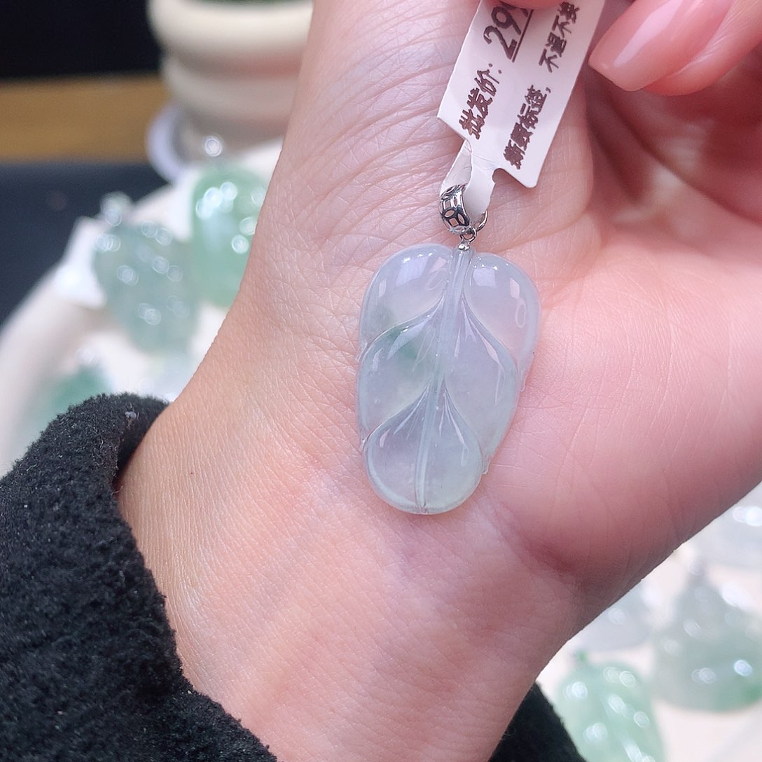 颈饰18K金镶嵌翡翠福利