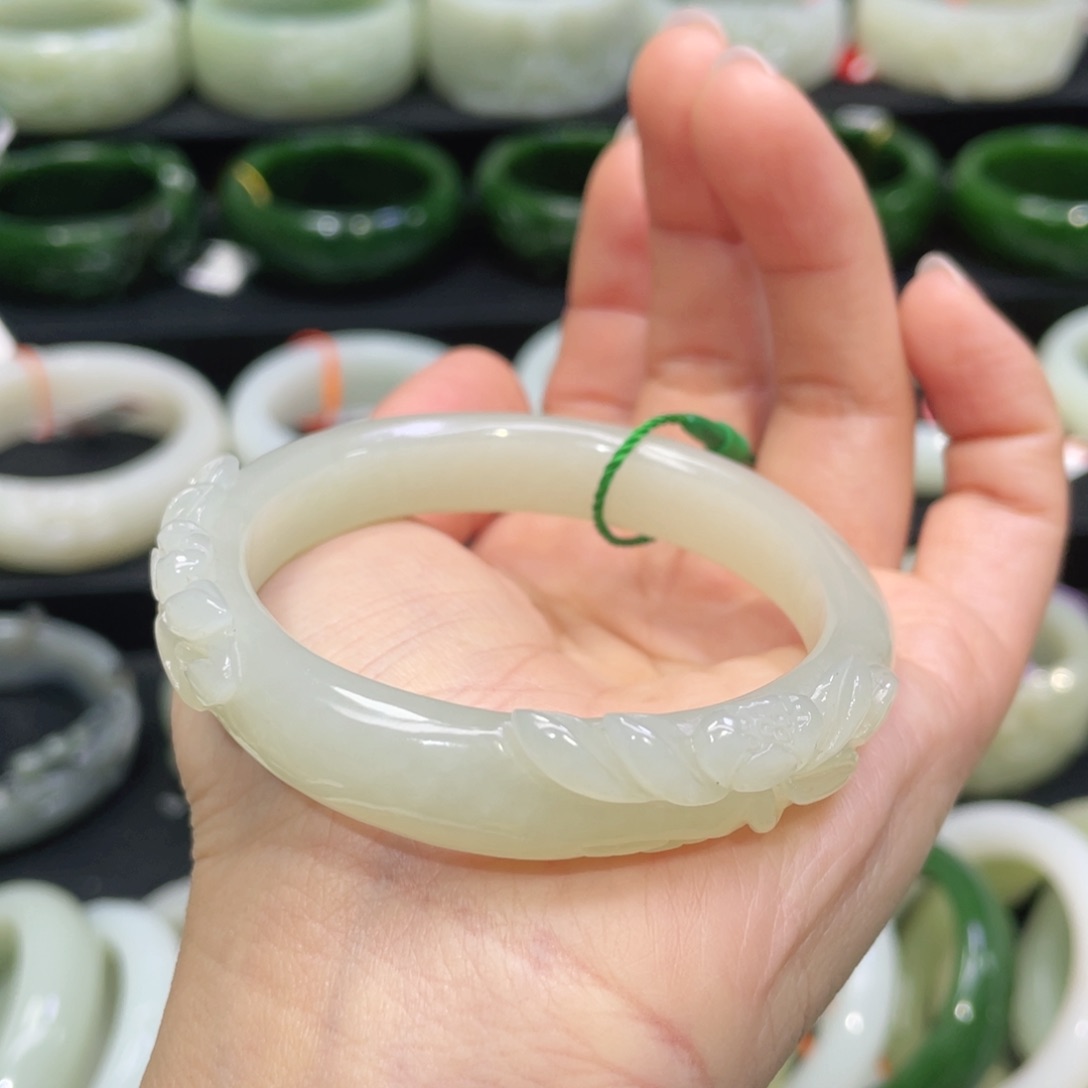 未镶嵌手镯和田玉83
